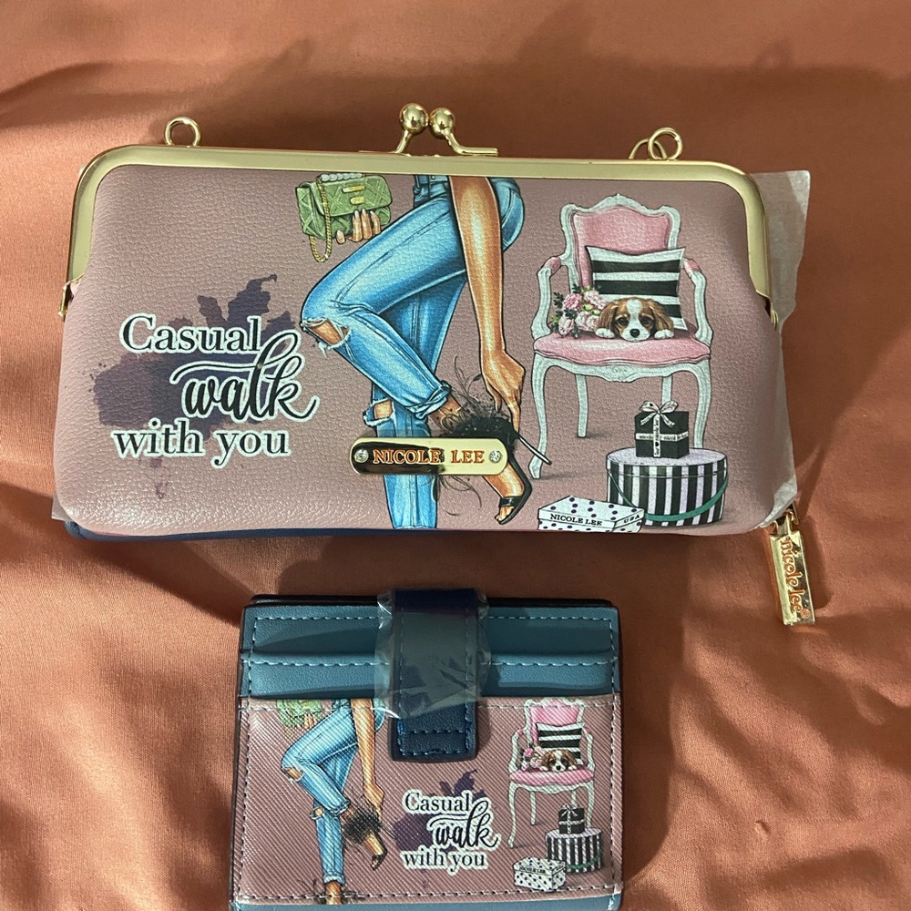 NWOT Nicole Lee Casual Walk Printed Kiss-lock Wallet & Card Holder-Pink and Blue